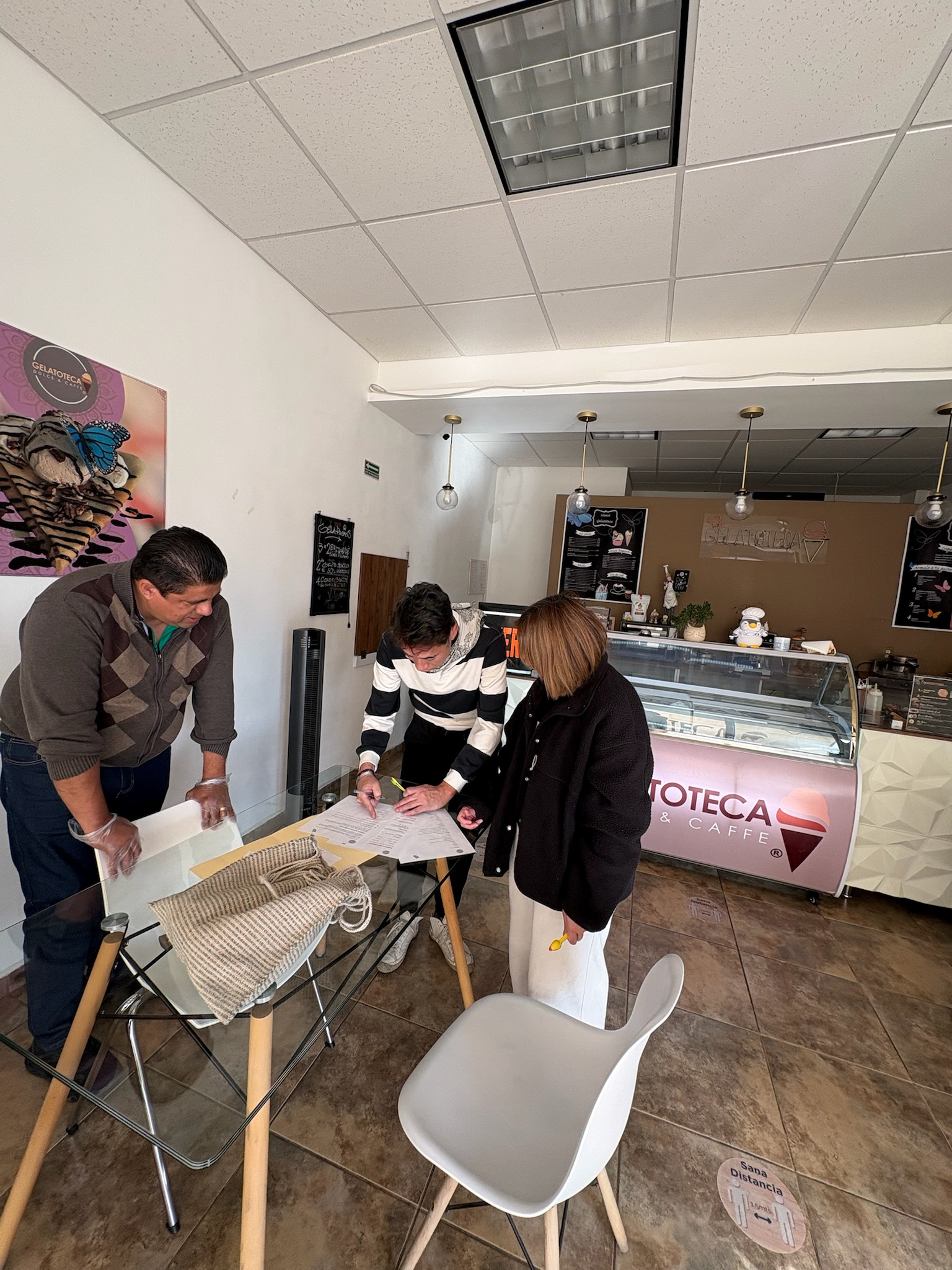 ジェラート屋で打ち合わせ